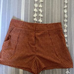 Super cute shorts with pockets. High waisted. United Colors of Benetton.